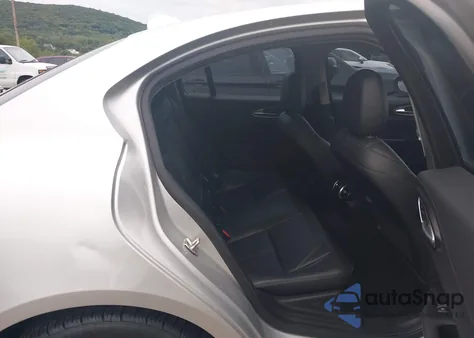 2017 Alfa Romeo Giulia Awd из США, поврежденный, VIN ZARFAEDN6H7527852